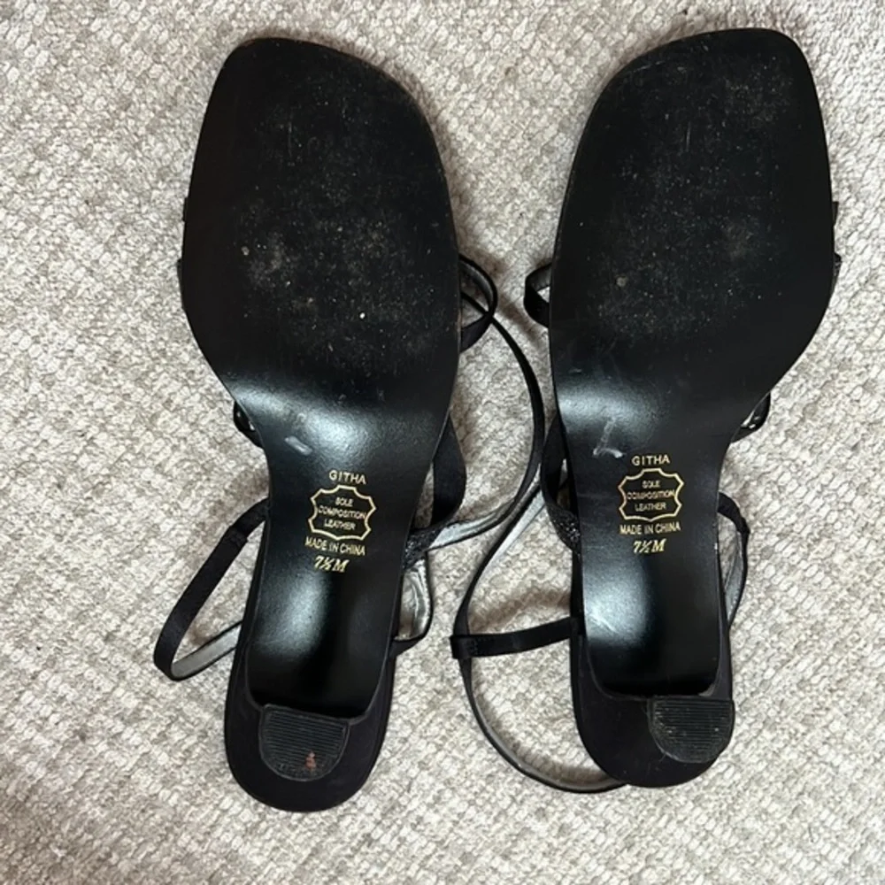 Metaphor size 7 1/2 glitter strap, short heels - Picture 3 of 3